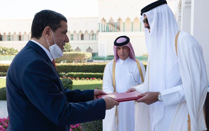 إهانة دبلوماسية من أمير قطر للسفير اليمني الجديد (شاهد الصورة)