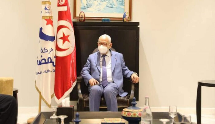 الغنوشي يقرّ بارتكاب أخطاء ويهدّد بإثارة الشارع التونسي