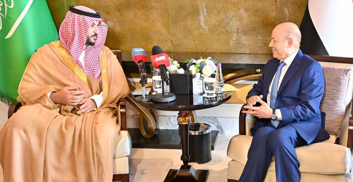 الرئاسة اليمنية تعلن موافقة الرياض على مسار عاجل لاستيعاب تمويلات سعودية اماراتية بمبلغ 3.3 مليار دولار