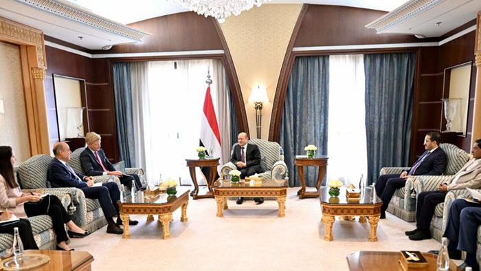 الرئاسي يناقش مع المبعوث الأممي تمديد الهدنة بالتزامن مع شروط حوثية جديدة