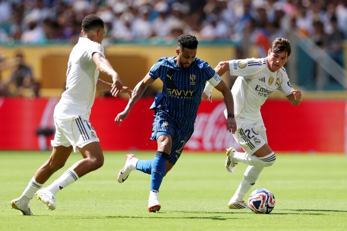 الهلال السعودي ينتزع تعادلًا تاريخيًا من ريال مدريد