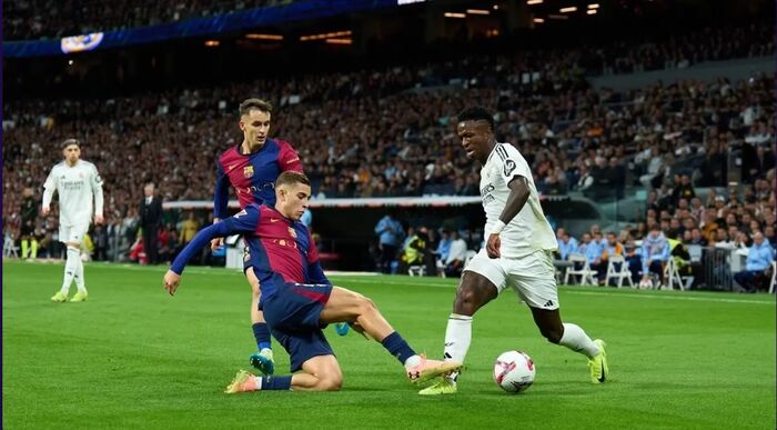 الكشف عن موعد الكلاسيكو المرتقب بين برشلونة وريال مدريد