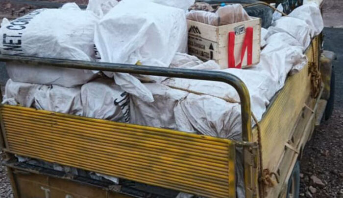 الحديدة.. ضبط سيارة تحمل مواد مهربة لتصنيع العبوات الناسفة كانت بطريقها إلى الحوثيين