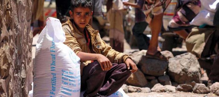 الحوثيون يطالبون الأمم المتحدة باستئناف توزيع المساعدات الغذائية بهدف السيطرة عليها