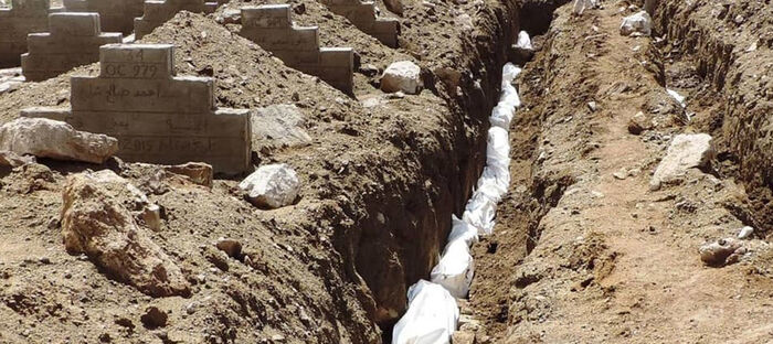 الحوثي يدفن 715 جثة ومصادر تؤكد انها لعناصر حوثية ومختطفين