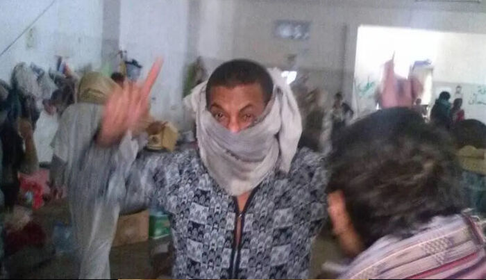 شقيق القيادي الحوثي «المرتضى» يعذب أسرى داخل سجن بصنعاء