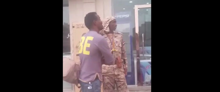 بالفيديو.. الحوثيون يجندون أفارقة للقتال في صفوفهم