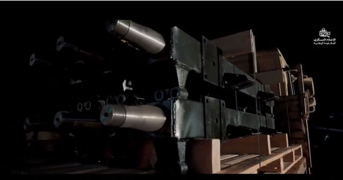 مراقبون: شحنة الأسلحة المضبوطة تمثل تحولًا نوعيًا في الحرب الاستخباراتية ضد الحوثيين وتكشف عمق الدعم الإيراني