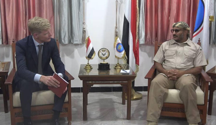 طارق صالح يناقش مع المبعوث الأممي وقف هجوم المليشيا على مأرب وتنفيذ اتفاق ستوكهولم