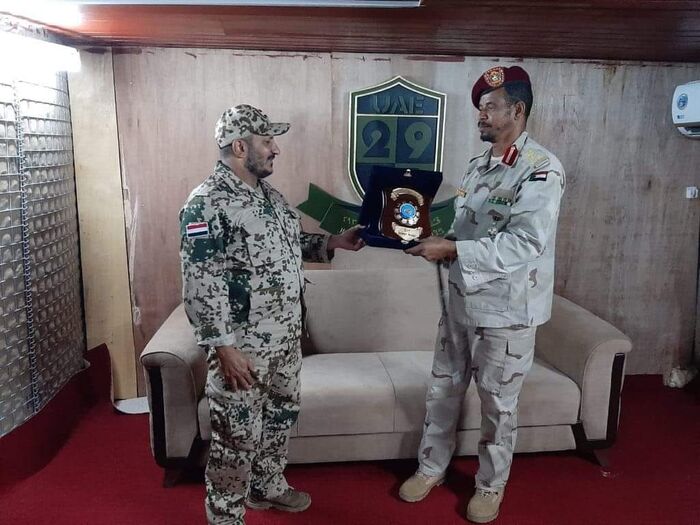 تكريم يمني لقوات سودانية