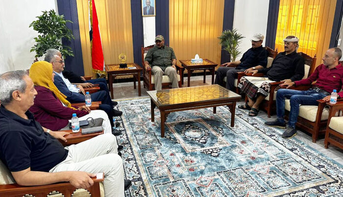 طارق صالح يدعو إلى تحصين الجبهة الوطنية ورفع مستوى الوعي الشعبي لمواجهة الشائعات الحوثية