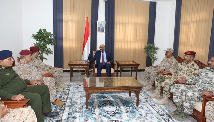 طارق صالح يؤكد على أهمية رفع الجاهزية والكفاءة القتالية