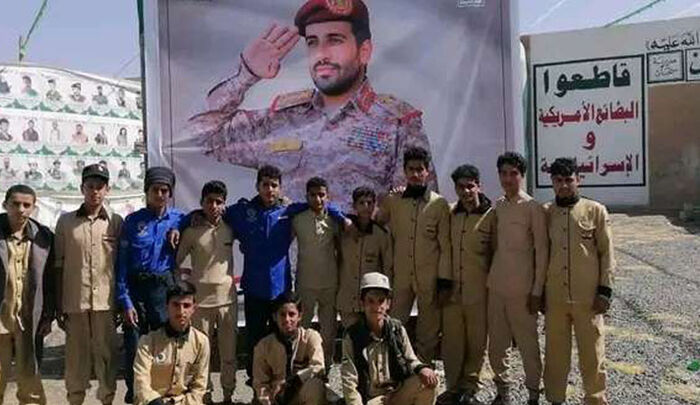 مليشيا الحوثي تعسكر التعليم.. وتحول المدارس إلى ورش تدريب عسكري