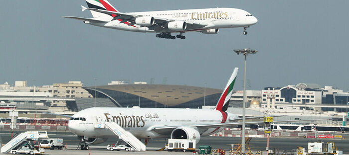 طيران الإمارات تمدد خفض أجور عامليها حتى 30 سبتمبر