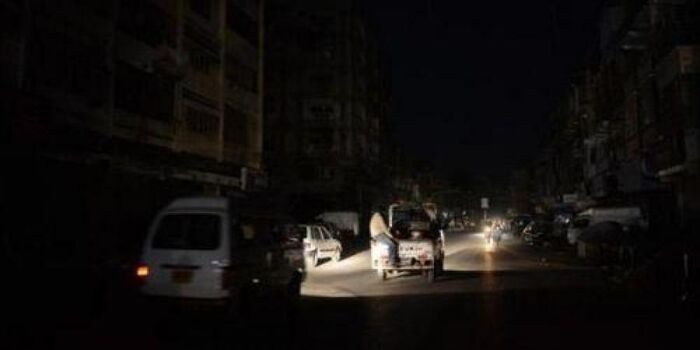 أزمة الكهرباء في اليمن.. الفساد يفاقم الكارثة ولا حلول في الأفق