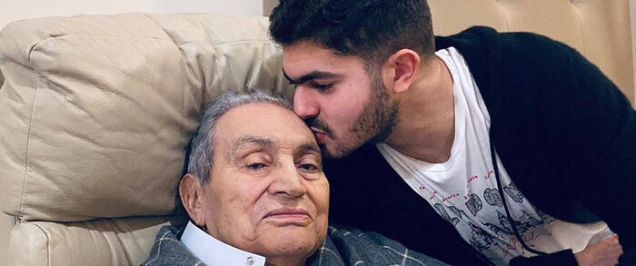 أول ظهور لحسني مبارك بعد عملية جراحية