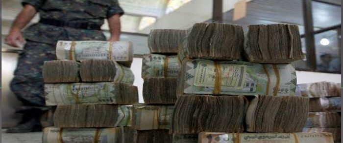 تحذيرات من تداعيات انتهاك المليشيا الحوثية للسرِّية المصرفية