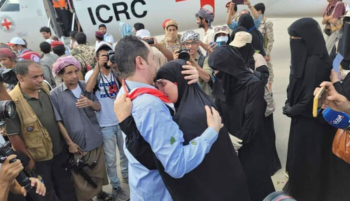 اليمن والحوثيون يتبادلون 196 محتجزا وأسيرًا بينهم أربعة صحفيين