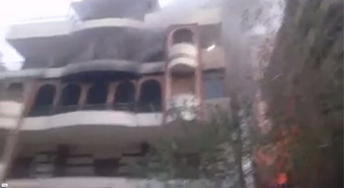 وفاة والد المطرب إيهاب توفيق في حريق منزله