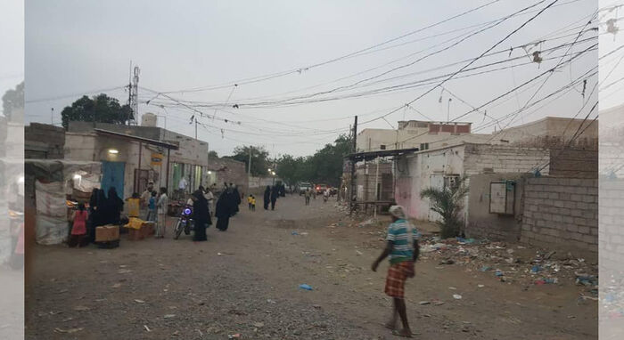 الحوثيون يقصفون الأحياء السكنية في التحيتا