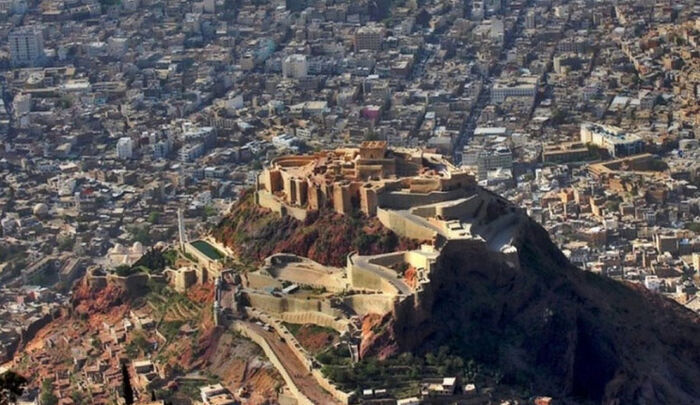 اشتبكات عنيفة في تعز بين القوات اليمنية ومليشيا الحوثي الإيرانية