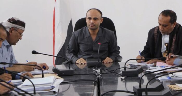 صالح هبرة مهاجمًا مهدي المشاط:  ما ذنب الموظف يتحمل نتائج تهوراتكم وحماقاتكم؟