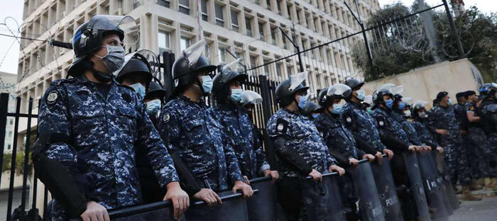 تبادل الاتهامات بين الأحزاب يضع لبنان في طريق مسدود.. وحزب الله يعمق الأزمة