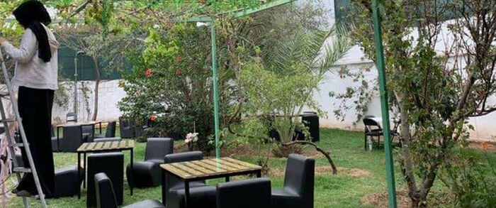 ميليشيا الحوثي تعتدي على النساء في مقهى