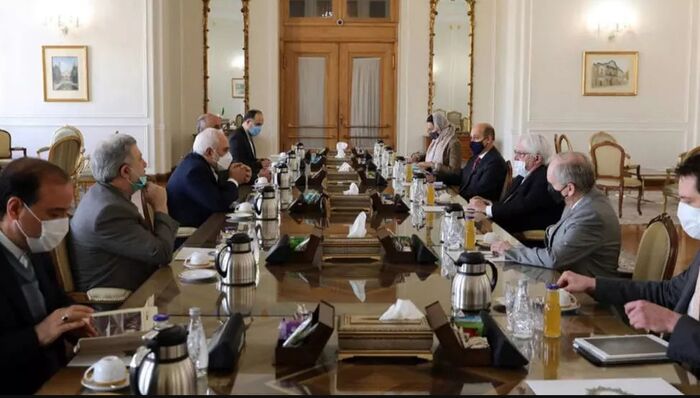 إيران تضع لغريفيث شرط استسلام التحالف العربي والحكومة مقابل وقف الحرب في اليمن