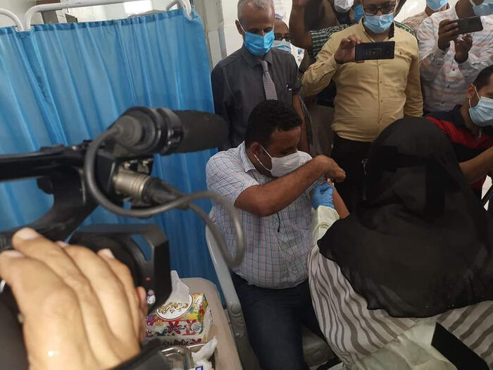 وزارة الصحة: تأخير وصول لقاح كورونا إلى اليمن بسبب زيادة الطلب العالمي