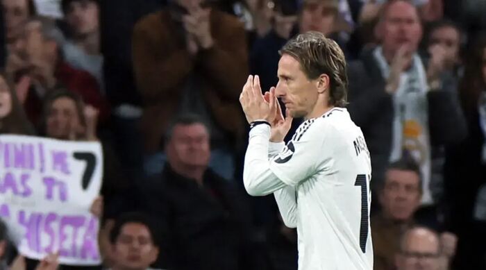 لوكا مودريتش يستحوذ على أحد أندية الدوري الإنجليزي (تفاصيل)