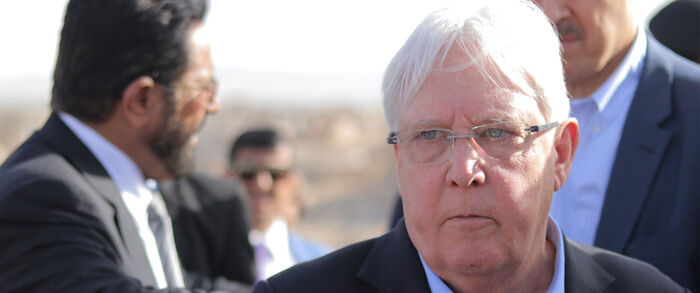 غريفيث يتجاهل التصعيد الحوثي.. ويدعو مجددًا الحكومة للحل السياسي