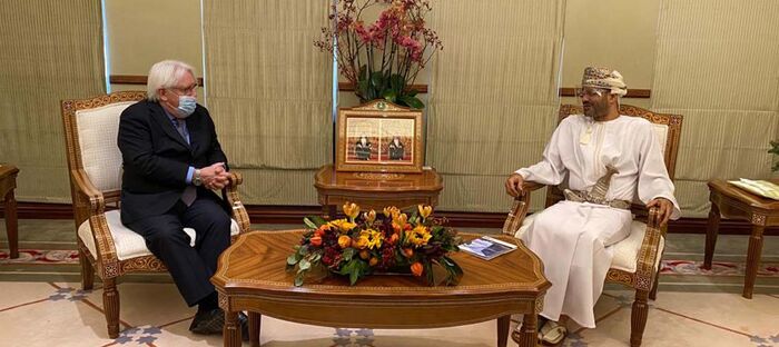 مصدر يكشف أسباب زيارة غريفيث  عُمان ولقائه بوفد الحوثي (تفاصيل حصرية)