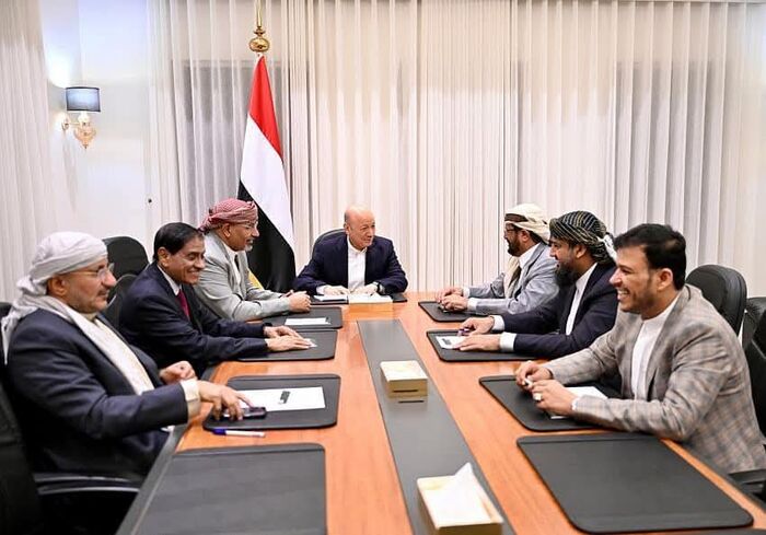الرئيس اليمني يدعو لتقوية التفاهمات بين القوى المناهضة للحوثيين