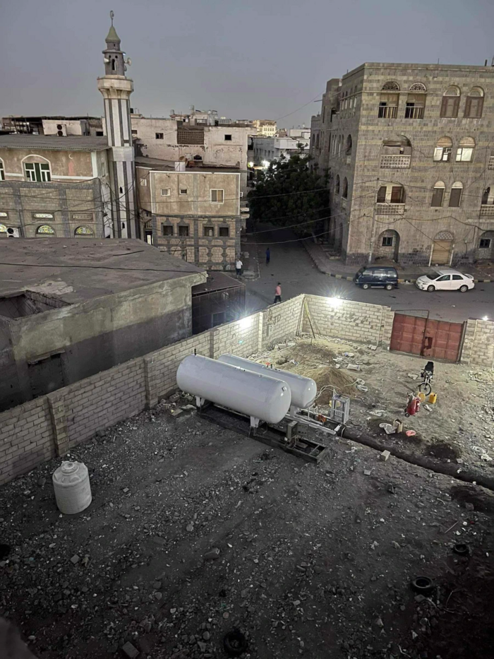 قنابل موقوتة في الأحياء السكنية.. الحوثيون يحولون صنعاء وإب إلى مناطق خطر