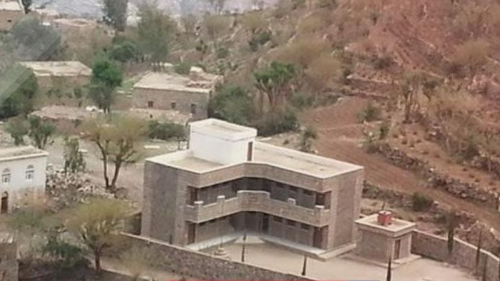 إب.. متحوث يقتحم مدرسة «الحسن بن الهيثم» في العدين بذريعة عدم حضور فعالية طائفية