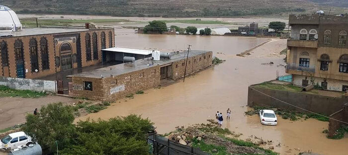 انفجار سد الرونة بمدينة حبابة وأضرار مادية في المنازل والسيل يتجه صوب مدينة عمران