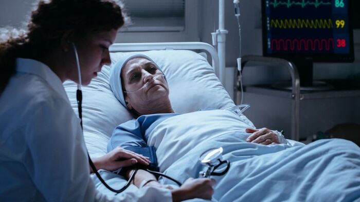 ابيضاض الدم النقوي المزمن: الأسباب.. الأعراض.. العلاج