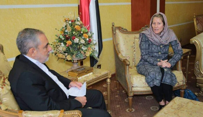 اليمن يحتج على لقاء مسؤولة الصليب الأحمر بضابط إيراني بصنعاء