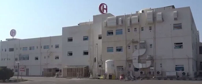 الحوثيون يقصفون مستشفى 22 مايو بالحديدة