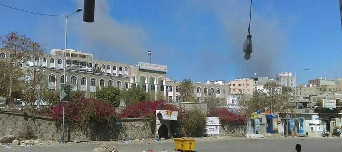 توقف العمل في أكبر مستشفيات تعز بسبب نفاد الوقود