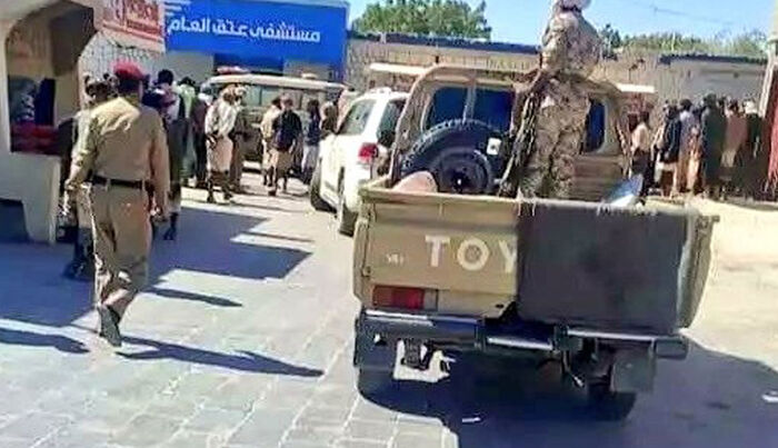 7 شهداء من  العمالقة بقصف حوثي مباشر بعد تسلمهم معسكر في شبوة