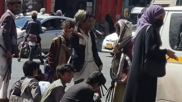 عبث حوثي في البيضاء.. اعتداء على طفل وإحراق محله (فيديو)