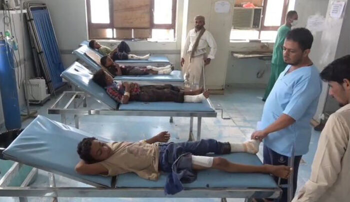 لغم حوثي يصيب 15 مواطنًا بينهم نساء وأطفال في الخوخة