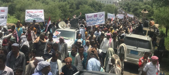 أبناء الحجرية يرفضون تواجد مليشيا الإصلاح ويطالبون بتسلم اللواء 35 لأبنائه