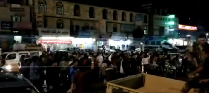 اعتقلت أكثر من 200 شخصًا.. الحوثيون يواصلون مطاردة المحتجين بدمت