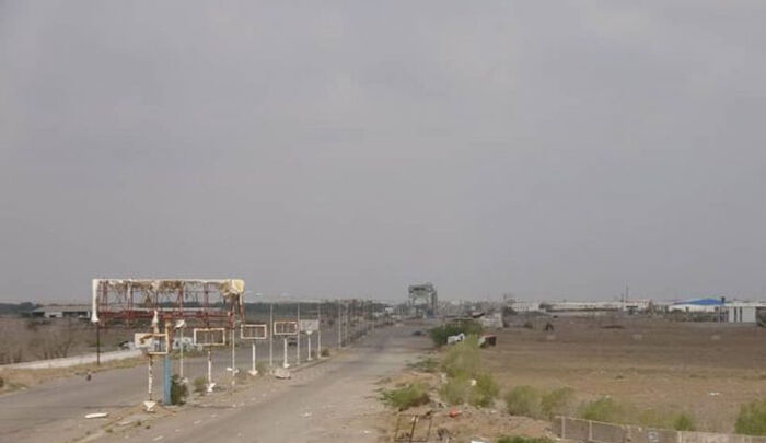 تورّط مئات من مسؤولي ومشرفي الميليشيا الحوثية في الاستيلاء على أراضي مطار الحديدة