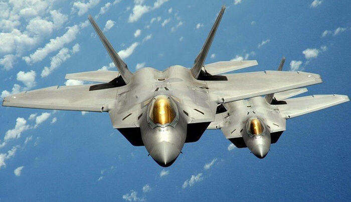 واشنطن بوست: الولايات المتحدة تطلق مقاتلات متمركزة في الخليج باتجاه إيران