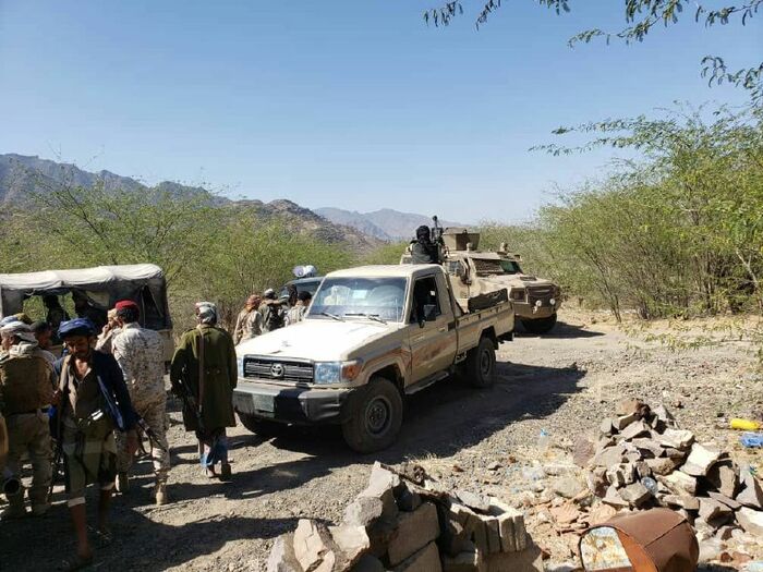 استشهاد بطلين من اللواء 22 ميكا في معارك شرسة بالجبهة الشرقية لتعز وسط تصعيد حوثي خطير