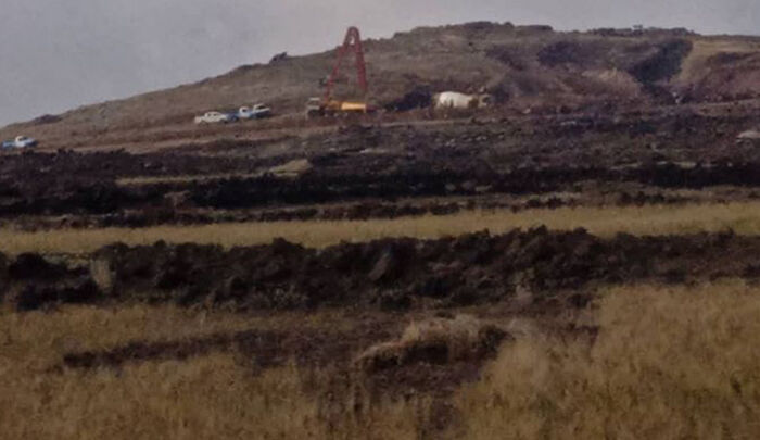 مواجهات دامية في همدان.. قيادي حوثي يشعل القرية لنهب أراضي المواطنين